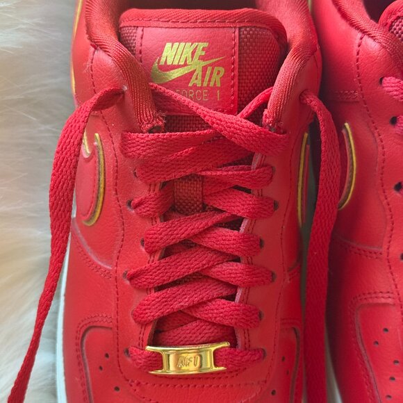 Nike Air Force 1 Low Red Gold Swoosh - Size 10 - Picture 2 of 9